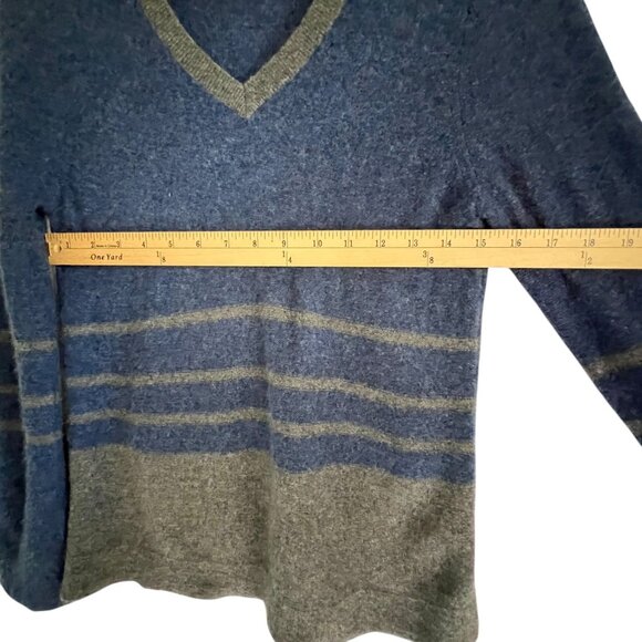 Griffen Cashmere V-Neck Sweater Women’s M Blue Gray Striped Quiet Luxury - Picture 6 of 8